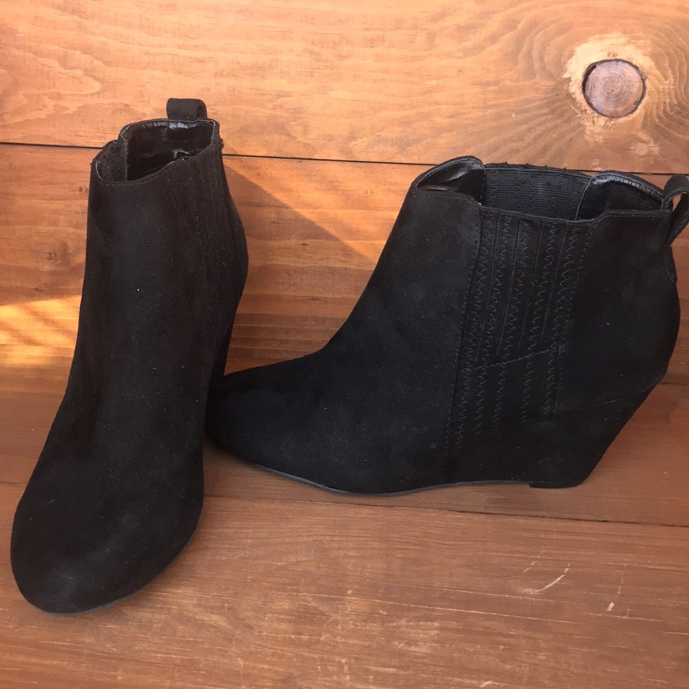 Black velvety wedge booties